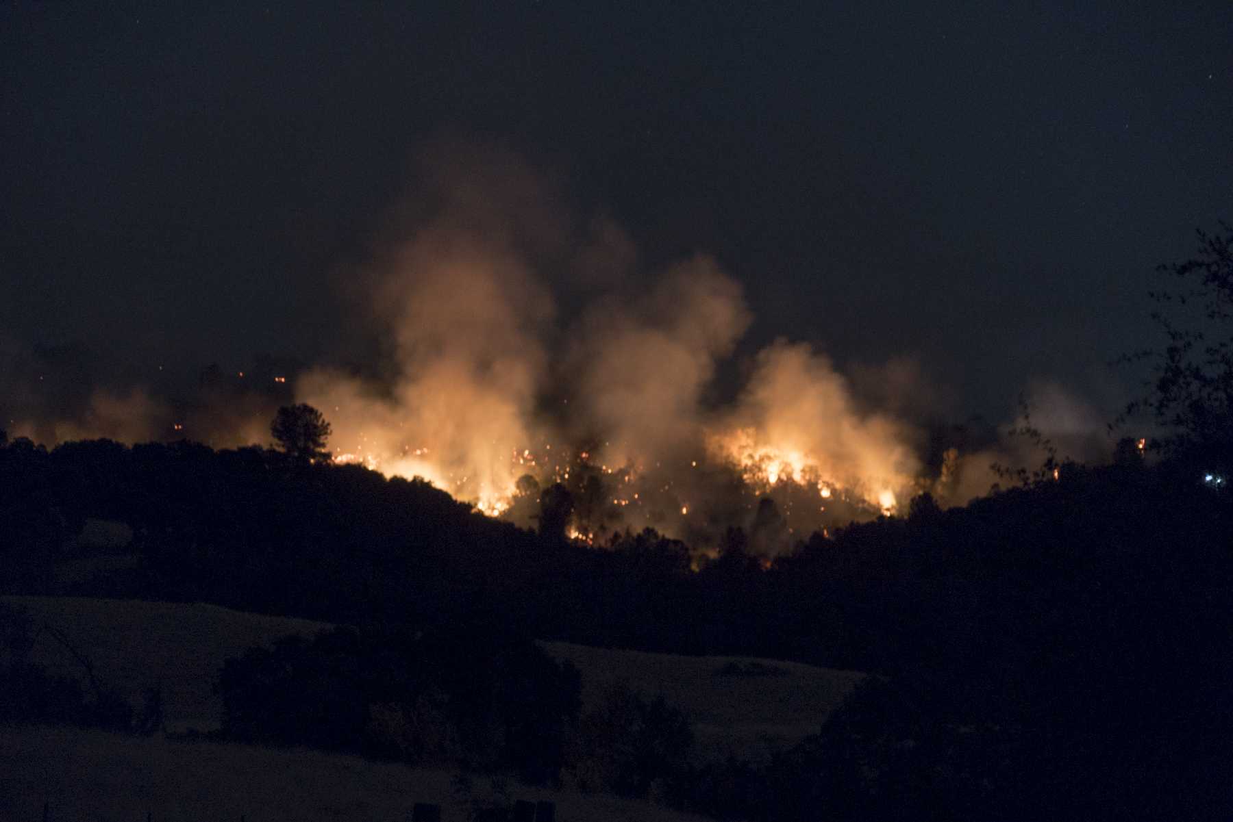 Second Tuolumne fire spreads, forces evacuations Second Tuolumne fire spreads, forces evacuations