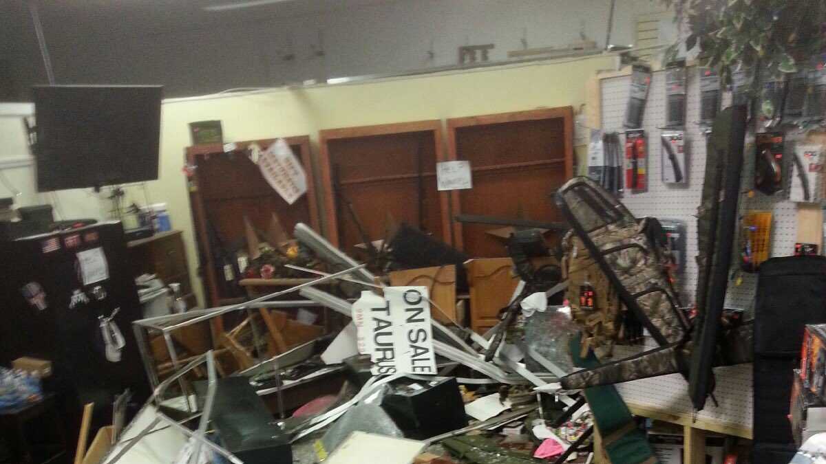 PHOTOS Surveillance images of smashandgrab burglary at Alabama gun store