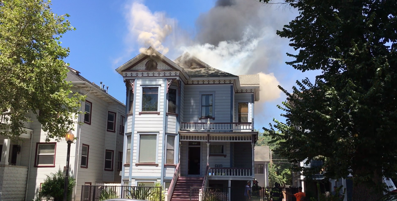 3-story Victorian home catches fire, 5 cats rescued
