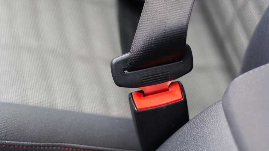 Know the difference between the 2 types of seat belt laws Know the difference between the 2 types of seat belt laws