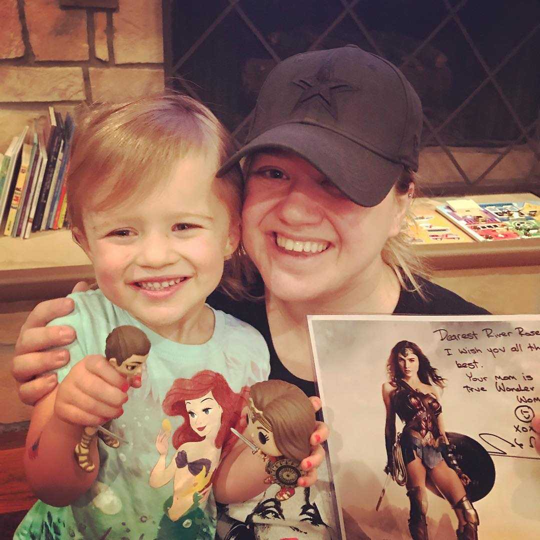 2019 year - Kelly Clarkson Opens Up About Her Decision to Spank Her Two Kids 2019 year