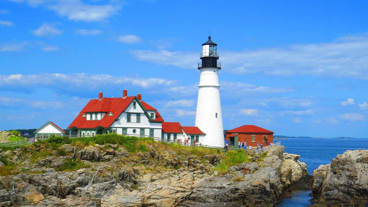 Get rare look inside many Maine lighthouses