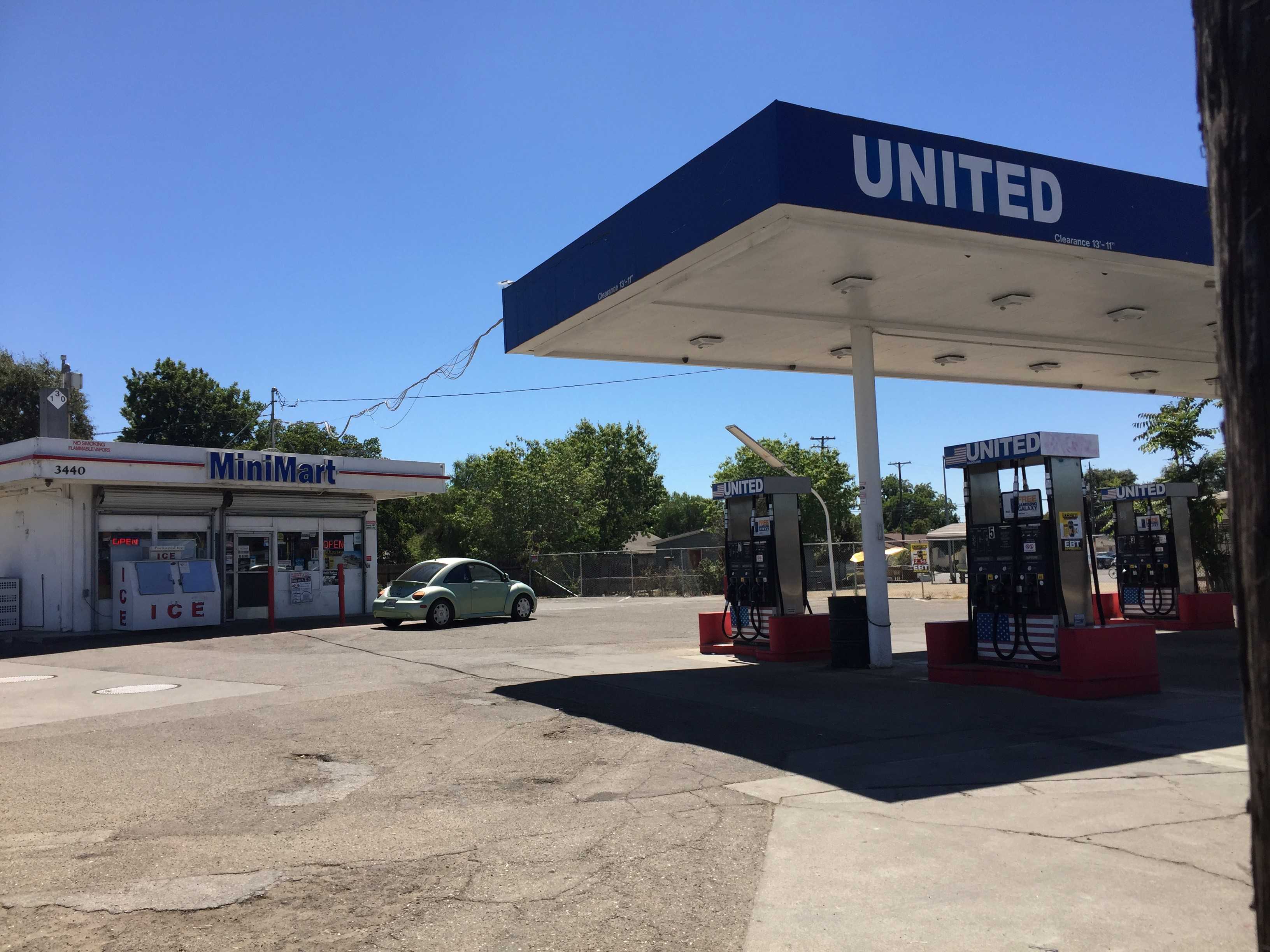 4-year-old girl shot in Stockton, police search for suspects