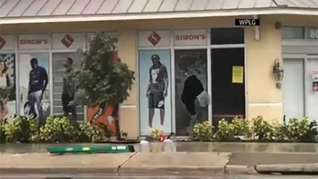 Florida police report looting, curfew violations