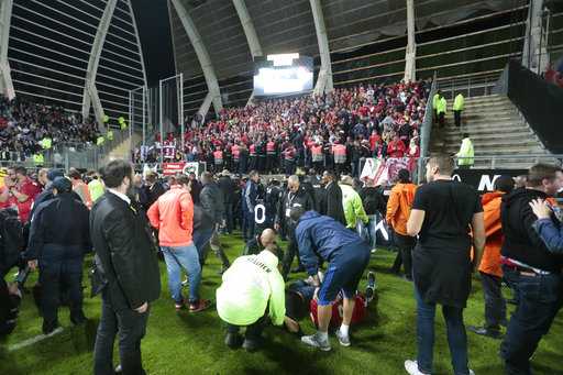 Neymar scores free kick, penalty in PSG's thumping win