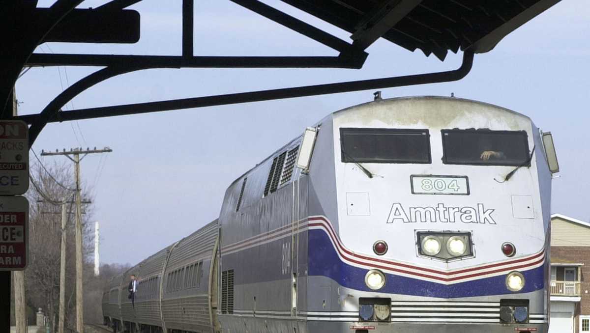 Amtrak train conductor shot by passenger near Chicago