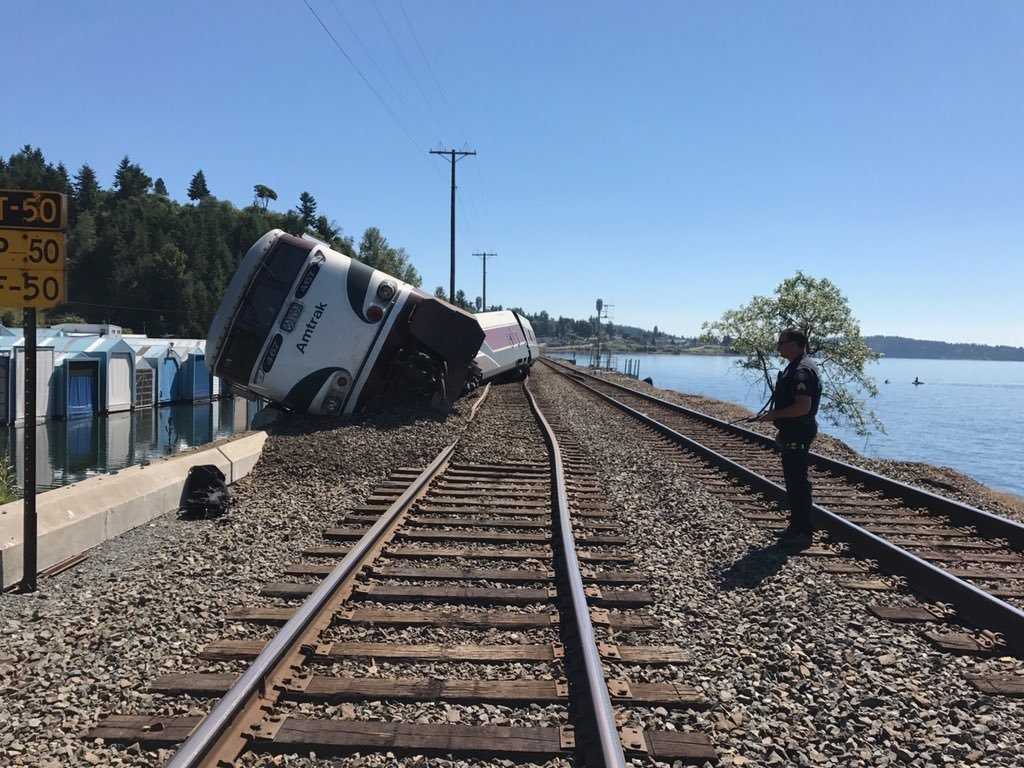 Amtrak train derails south of Seattle Amtrak train derails south of Seattle