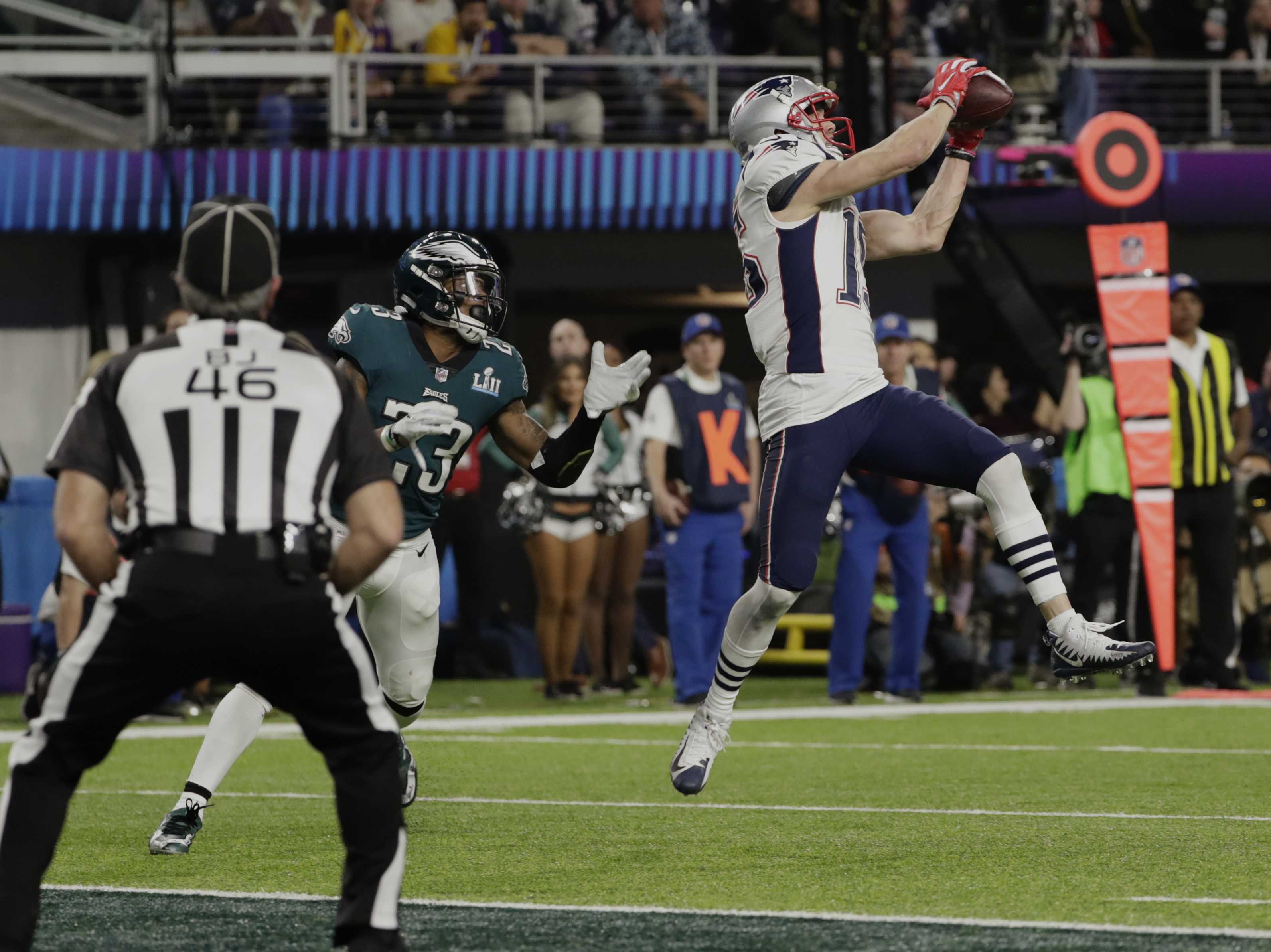 Super Bowl LII: Field goal extends Eagles lead to 32-26