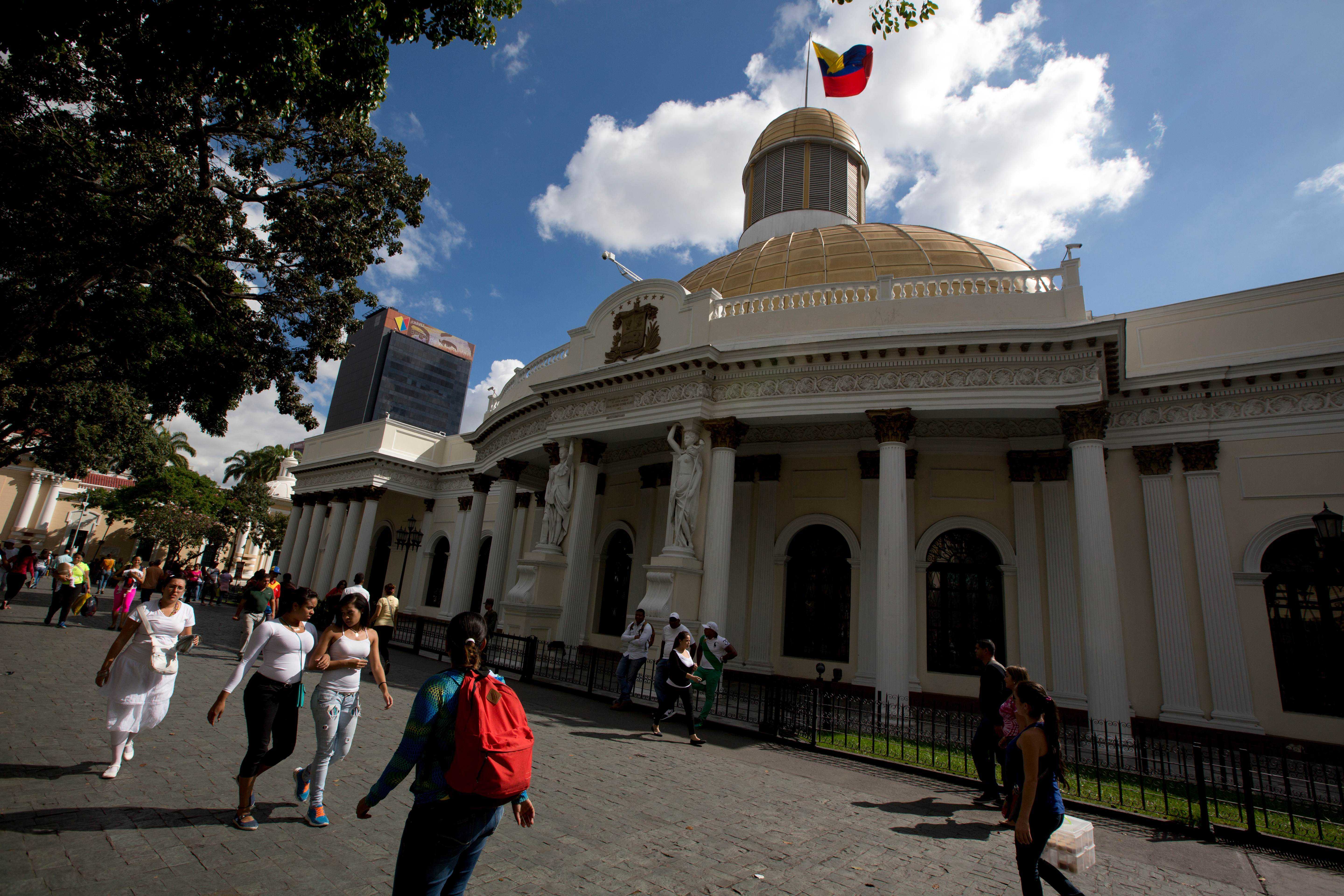 Venezuela's Maduro: Helicopter attacked Supreme Court