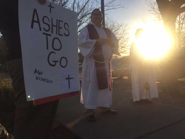 Priest offers 'ashes to go' to Rancho Cordova commuters
