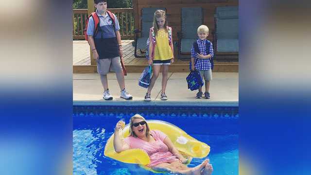 Mom's hilarious back-to-school photo goes viral
