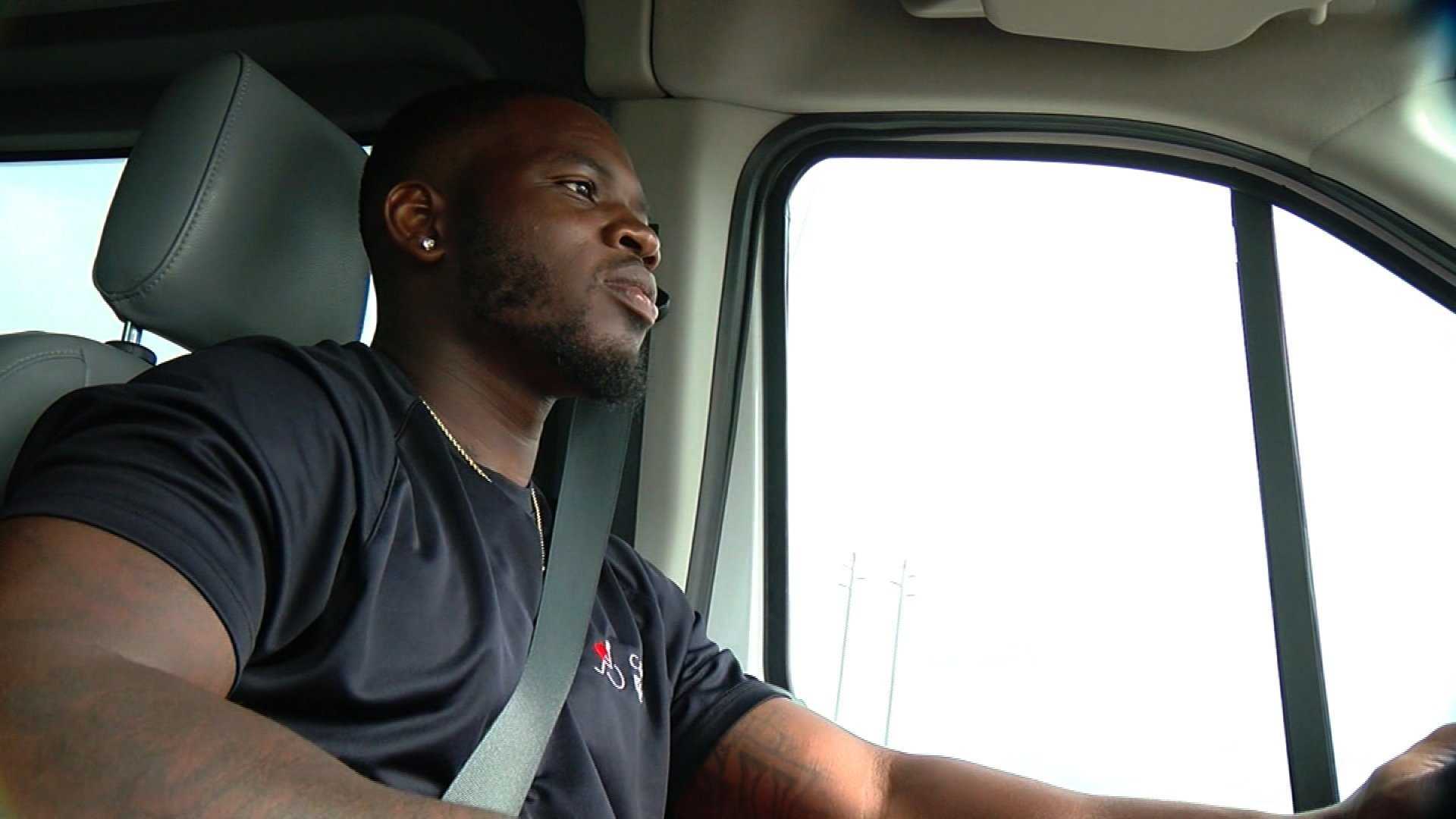 NFL player helps wheelchair-bound residents avoid Hurricane Irma