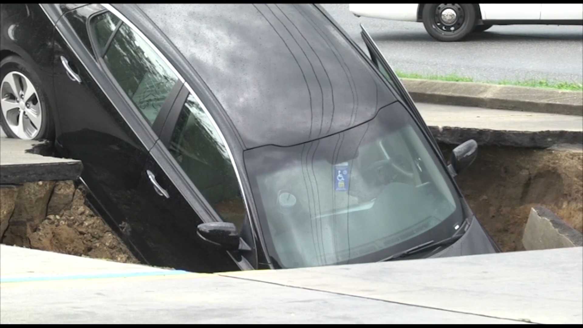 Series of sinkholes opens up in Florida