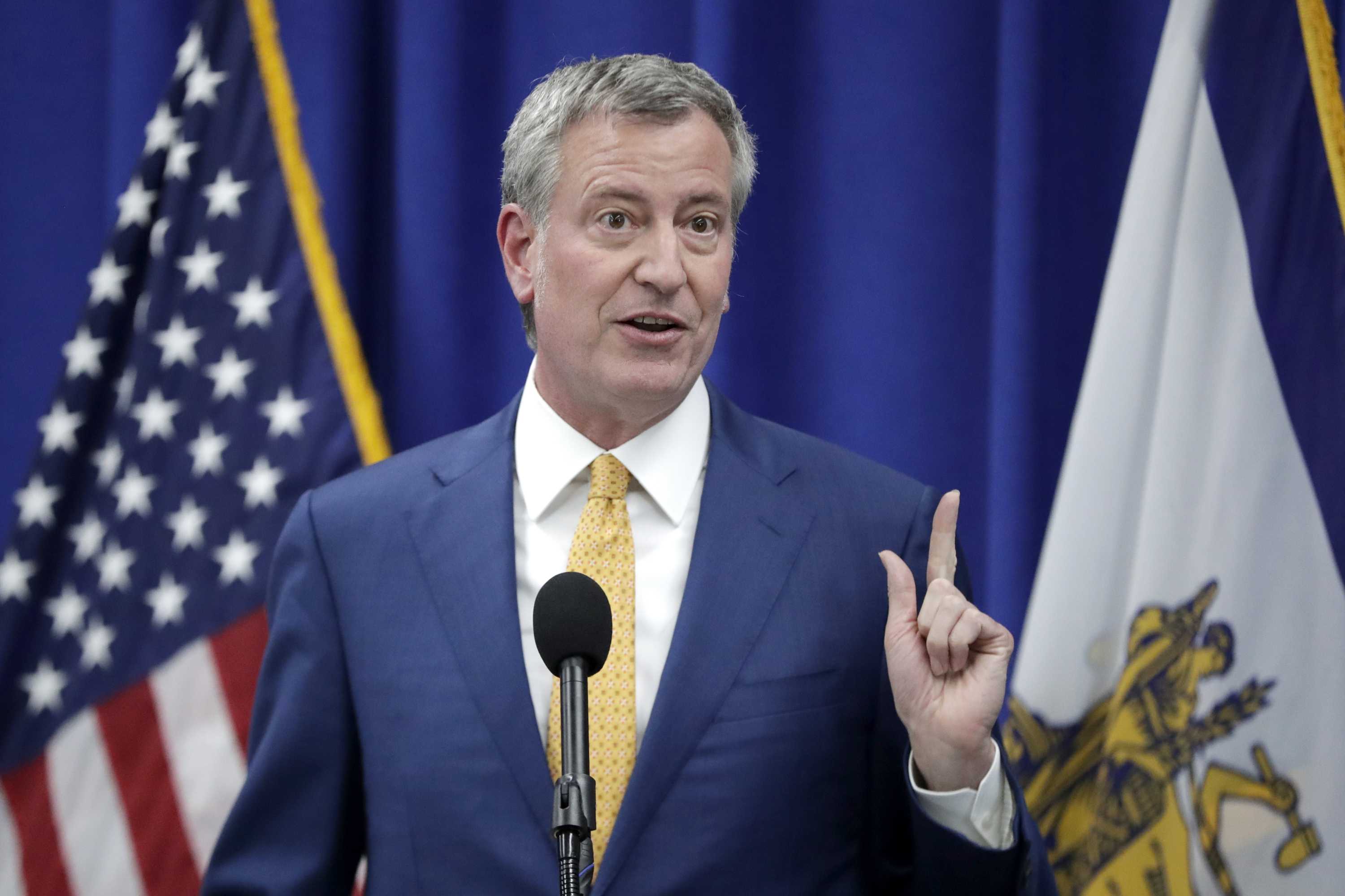 NYC Mayor de Blasio tells police to end arrests for marijuana smoking