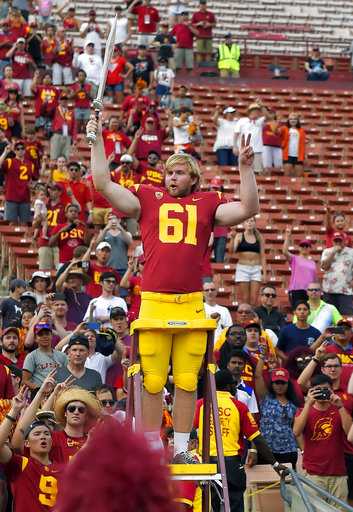 Blind long-snapper makes debut in USC game