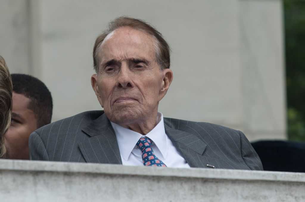 Former Sen. Bob Dole honored with Congressional Gold Medal