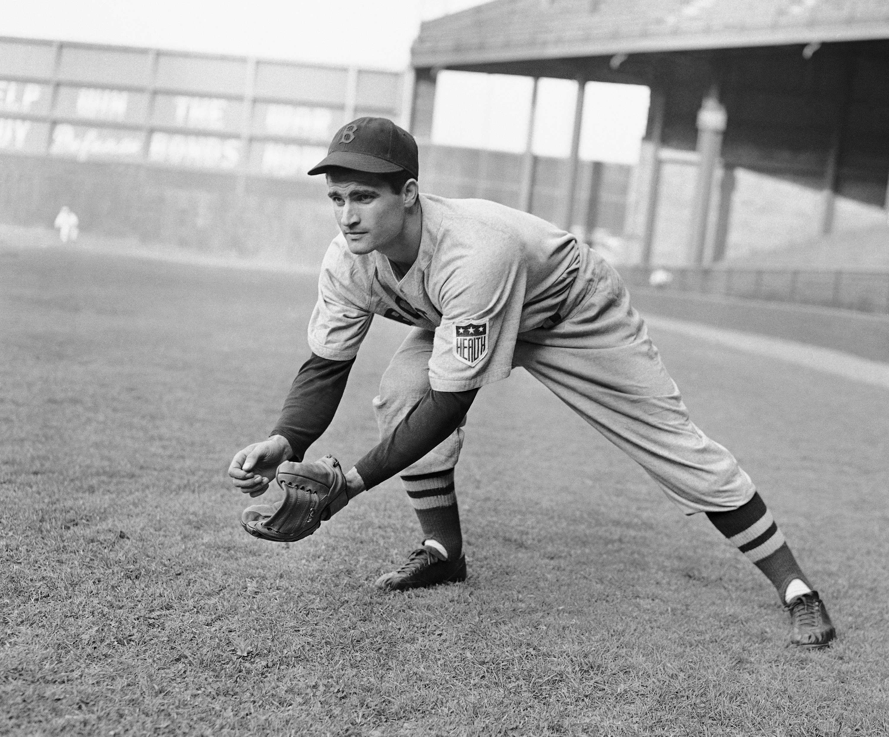 Oldest member of Baseball Hall of Fame dies at age 99