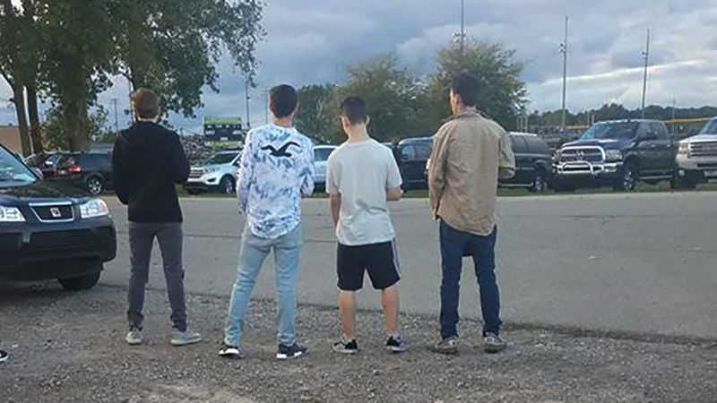 Photo showing teens stopping when they hear national anthem goes viral