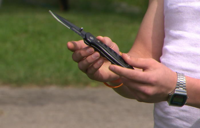 8th-grader suspended after doing 'the right thing' with knife he brought to school