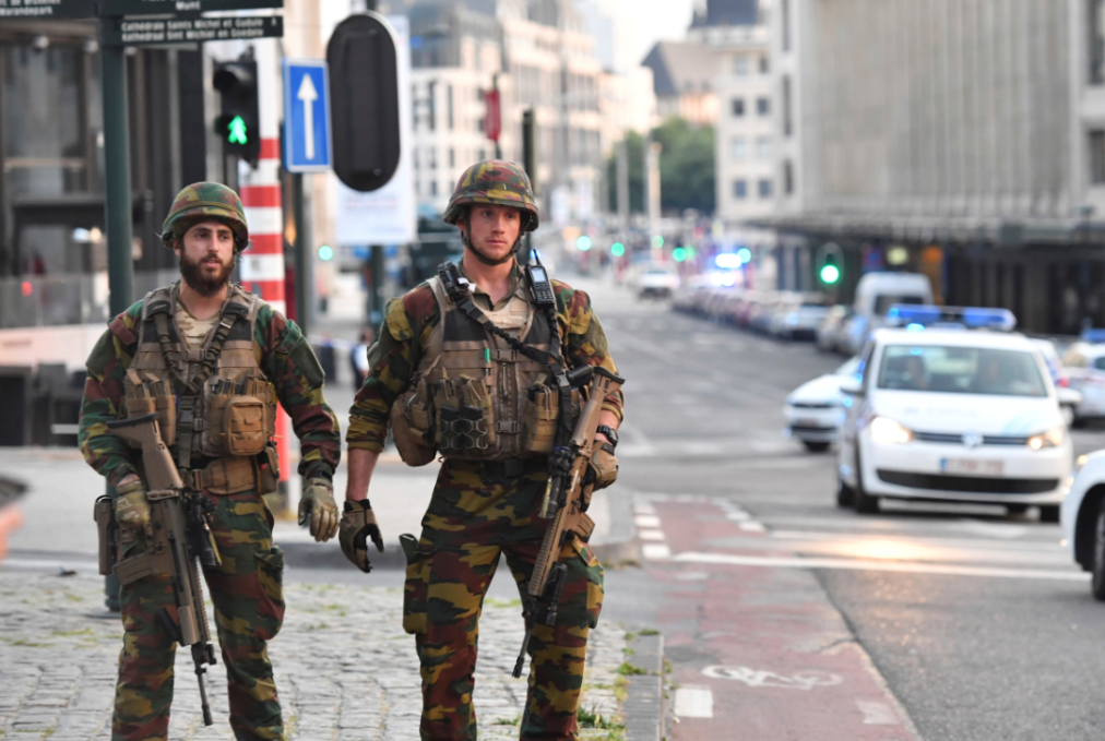 Raw video: Scene outside Brussels train station