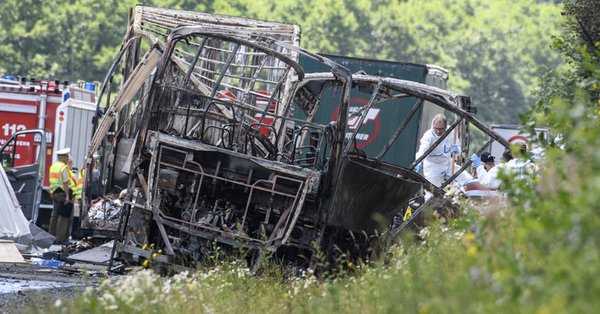 18 killed in German bus crash