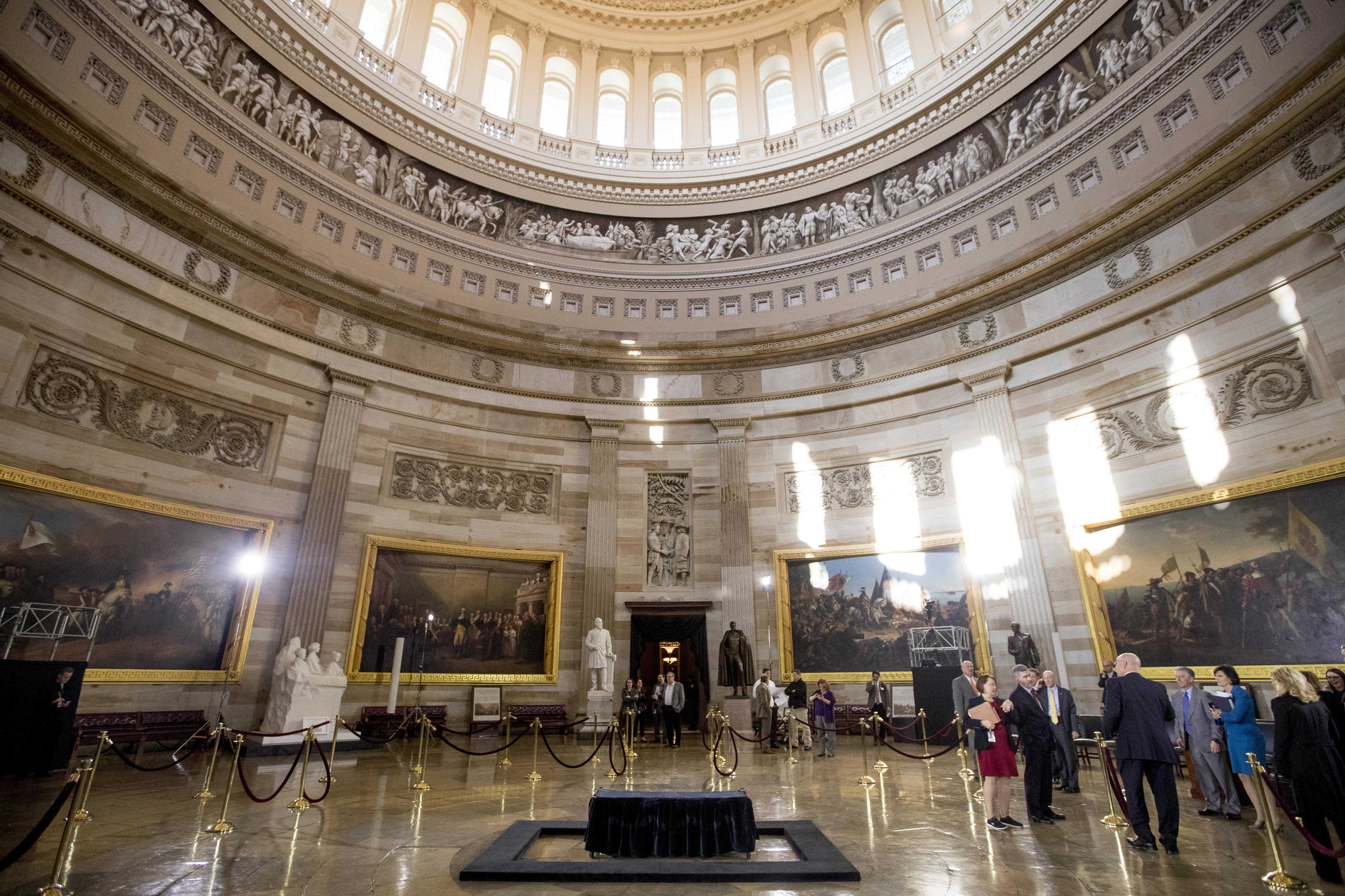Billy Graham getting Capitol salute from Trump, lawmakers