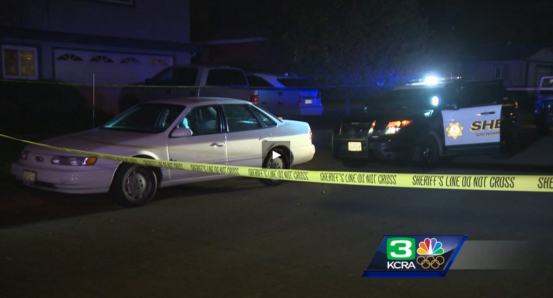 Deputies search for two people accused of  robbery