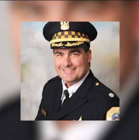 Off-duty Chicago police officer fatally shot at downtown building