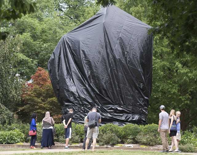 Charlottesville shrouds Confederate statues in black