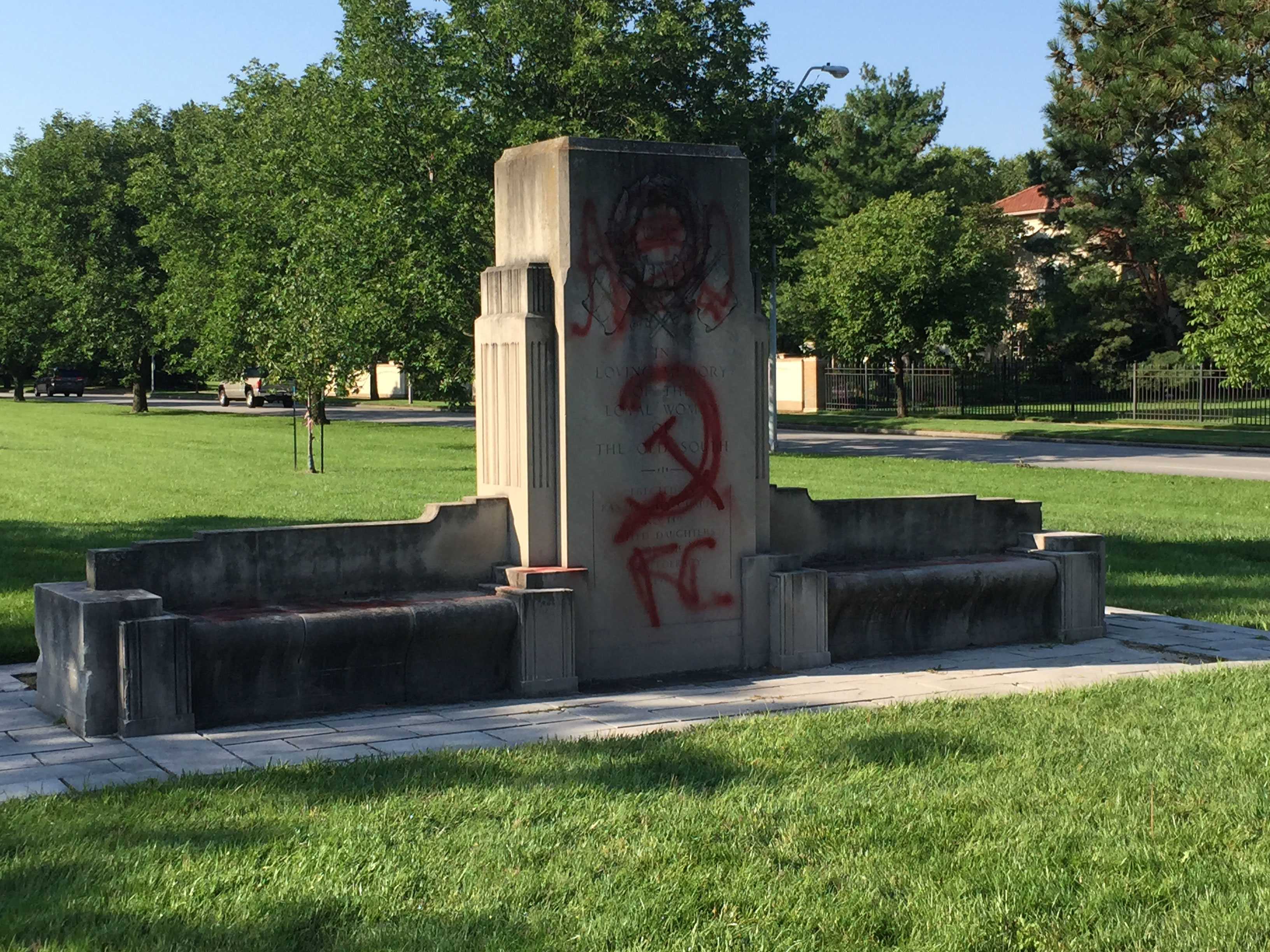 'United Daughters of the Confederacy' monument vandalized in Kansas City