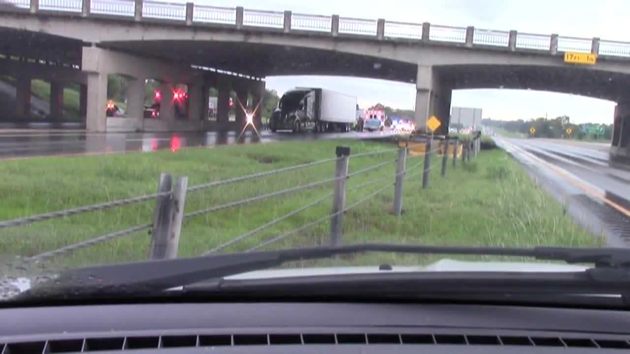 One person killed crash involving semi-truck on I-40 in Midwest City