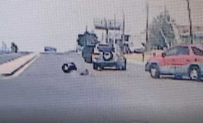 Caught on dashcam: Car seat and baby fall from moving SUV
