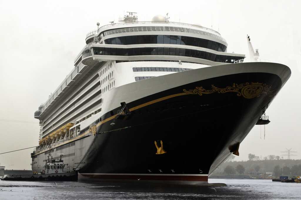 Disney cruise ship hits pier at port
