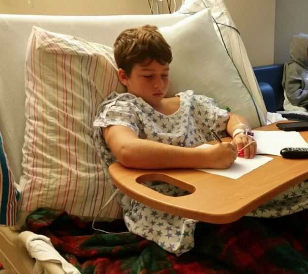 Former EMT turned high school teacher helps boy having seizure