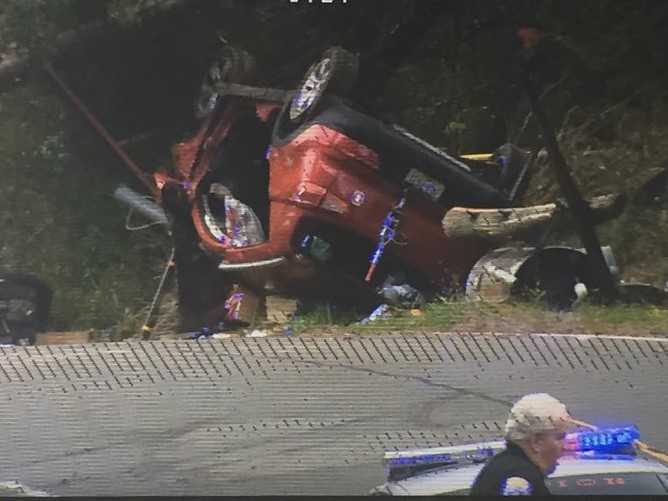 Four Fox Chapel Area High School students in rollover crash after vehicle went into pole