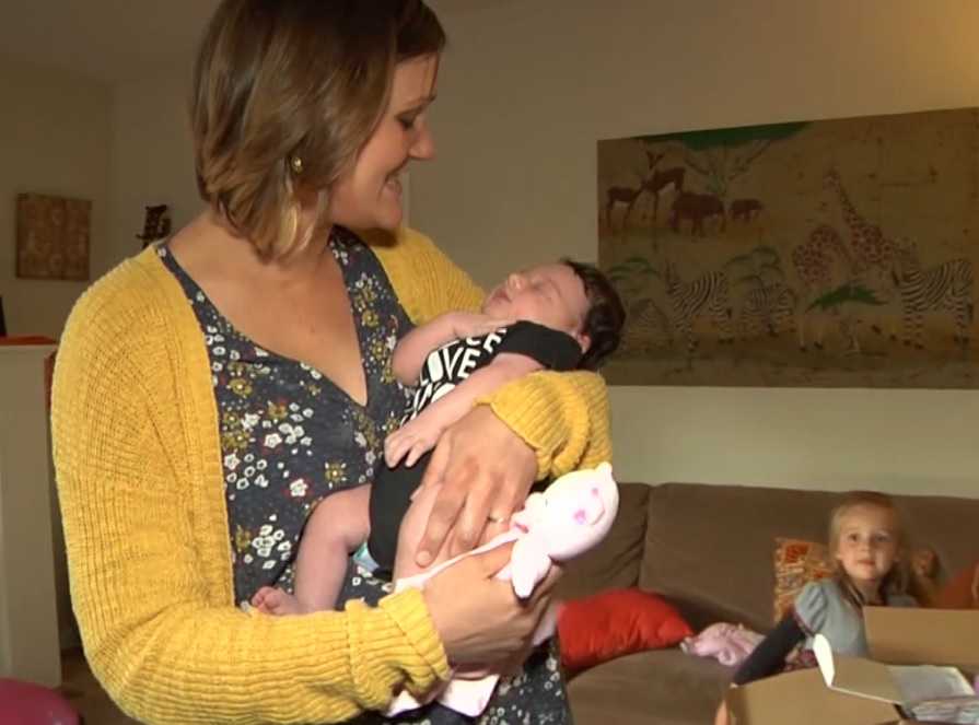 Doctor delivers her own baby on highway