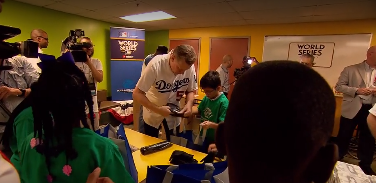 LA Dodgers legends help pack goods for wildfire victims