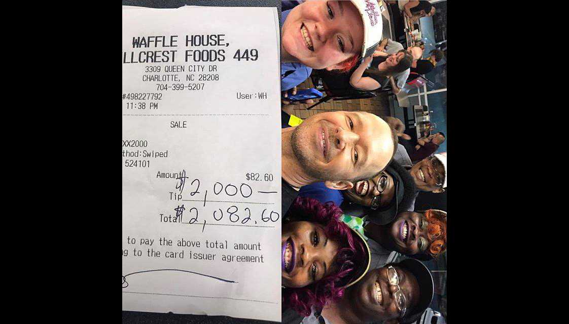 '90s pop star leaves HUGE tip for diner staff