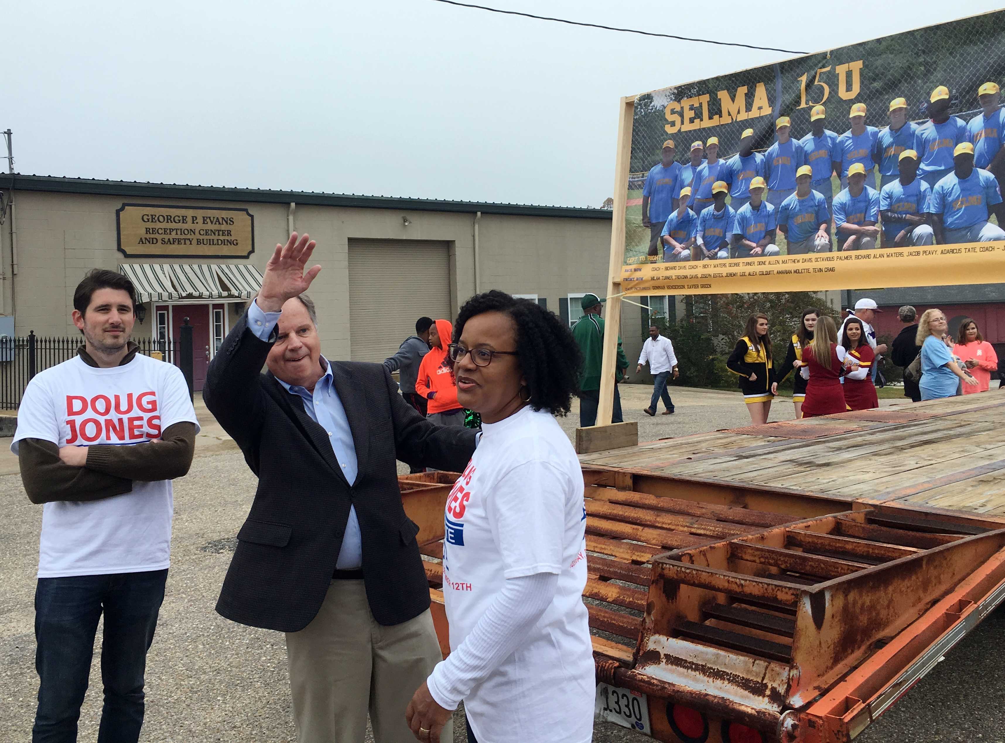 Final push for Moore and Jones in Alabama Senate race