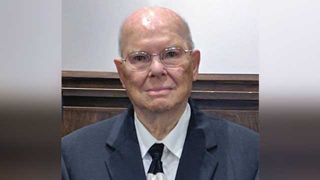 Sheriff: 81-year-old veteran working at Sears dies trying to stop 'punks' stealing TVs