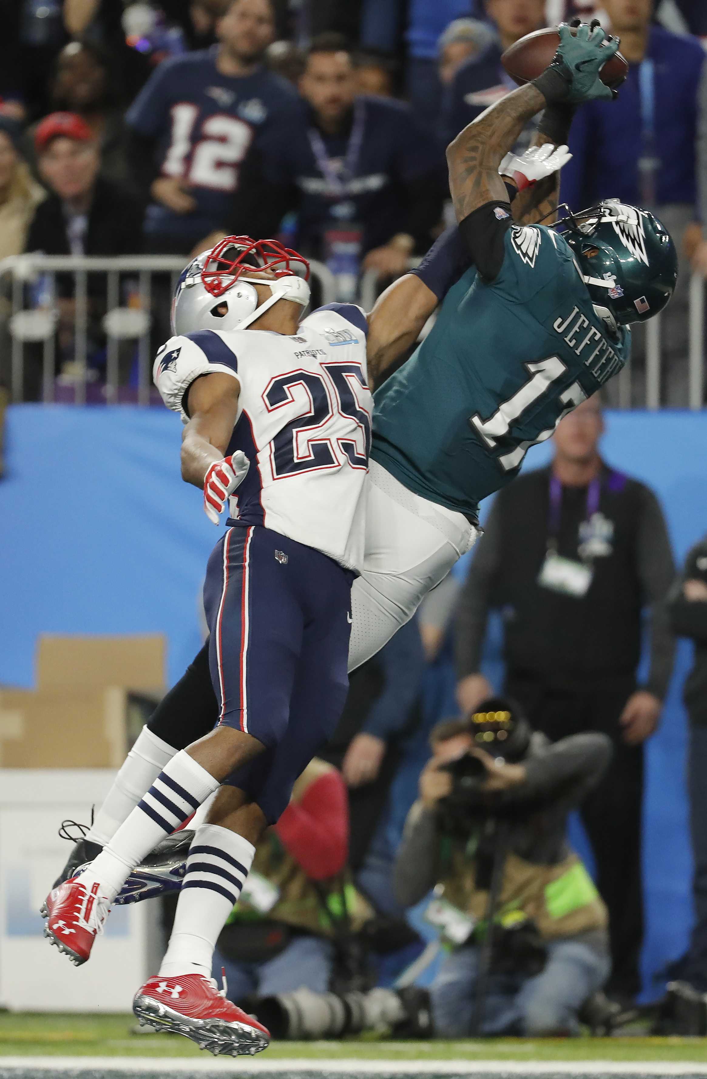 Super Bowl LII: Eagles take lead on Foles-Jeffery touchdown pass; extra point is no good