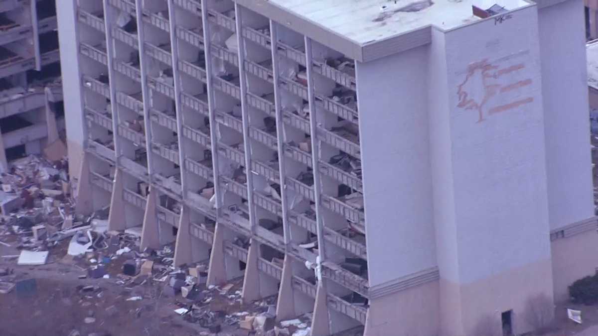 Fire prompts emergency demolition at abandoned Northland hotel