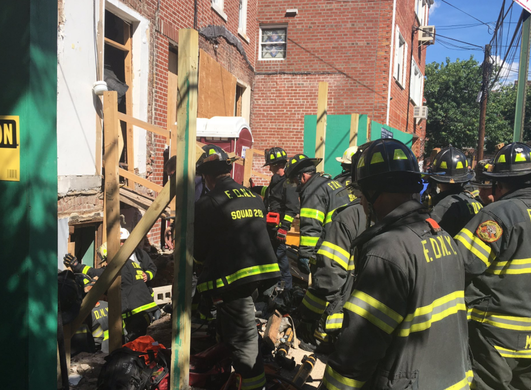 NYC fire officials say 2 people injured at construction site NYC fire officials say 2 people injured at construction site