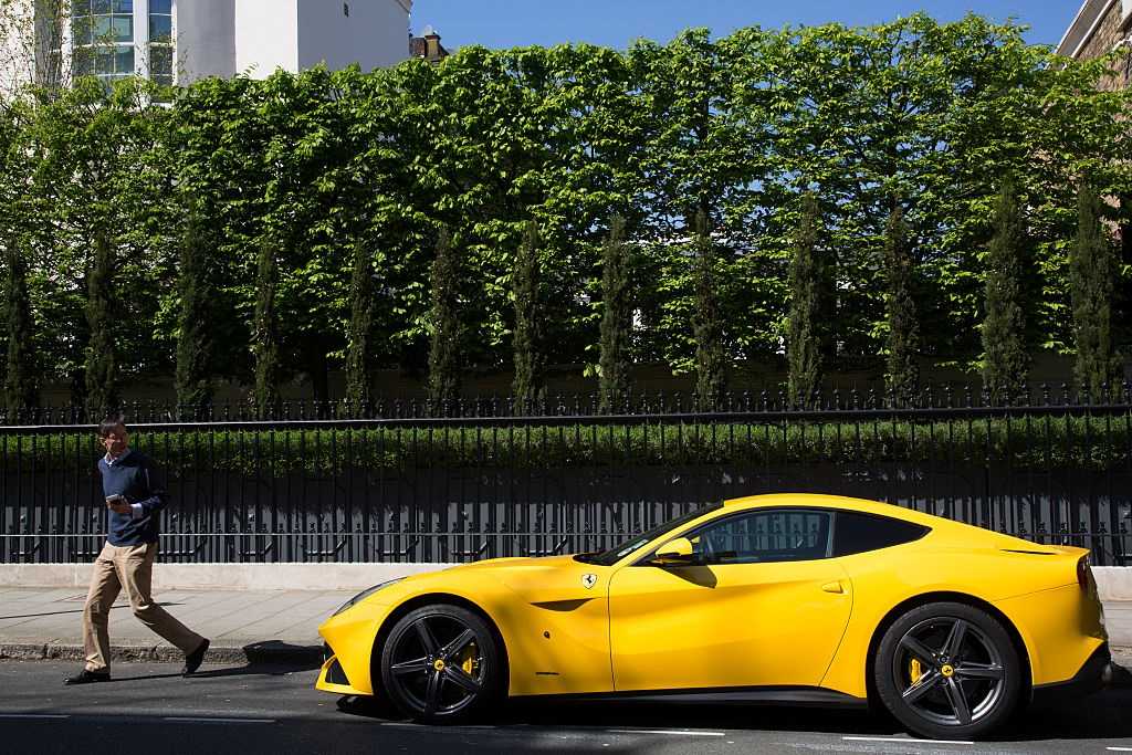 Hotel valet accidentally gives $300,000 Ferrari to wrong man