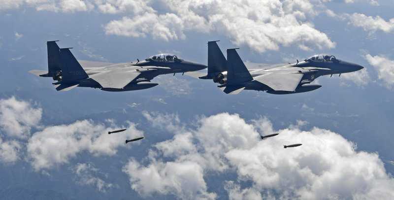 US flies powerful warplanes amid tensions with North Korea