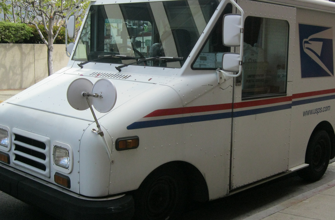 Postal employee found dead on Texas interstate