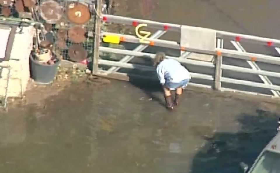Sky 7 flies over huge sinkhole in South Valley