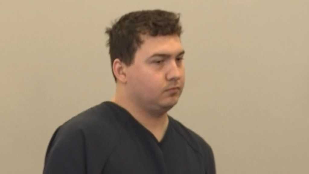 Police: Man busted after breaking into homes to snap pictures of women's feet - KETV Omaha