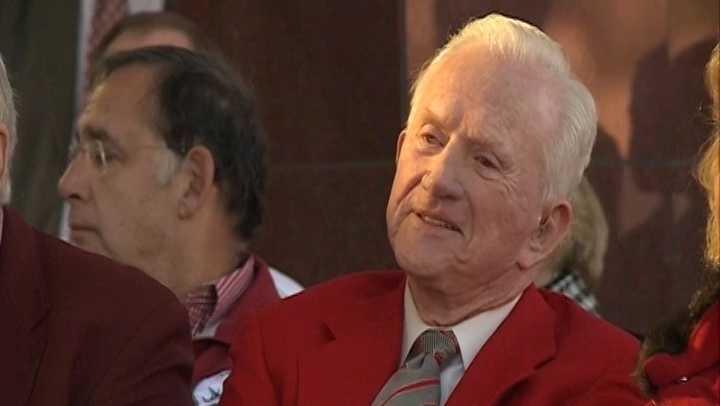 Former University of Arkansas football coach Frank Broyles dies