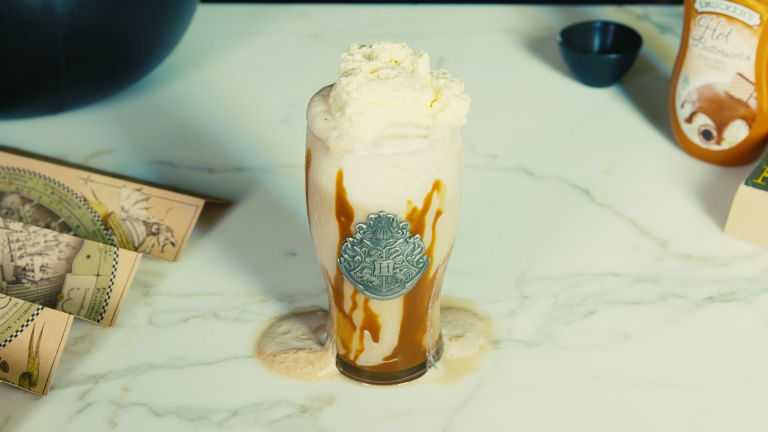 These magical Butterbeer ice cream floats are the perfect thing for any Harry Potter fan